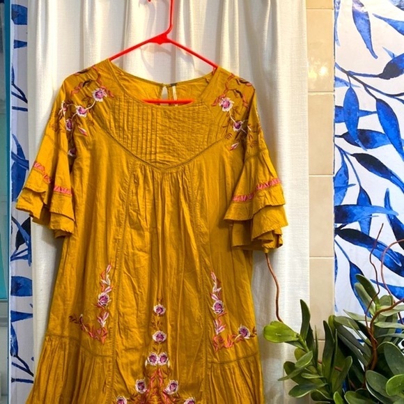 Women’s  Gold Colored FREE PEOPLE Embroidered Pavlo Babydoll Dress Size Small - Picture 3 of 10